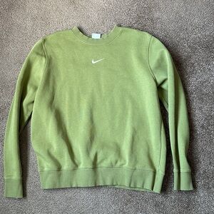 Green Nike crewneck sweatshirt - size L